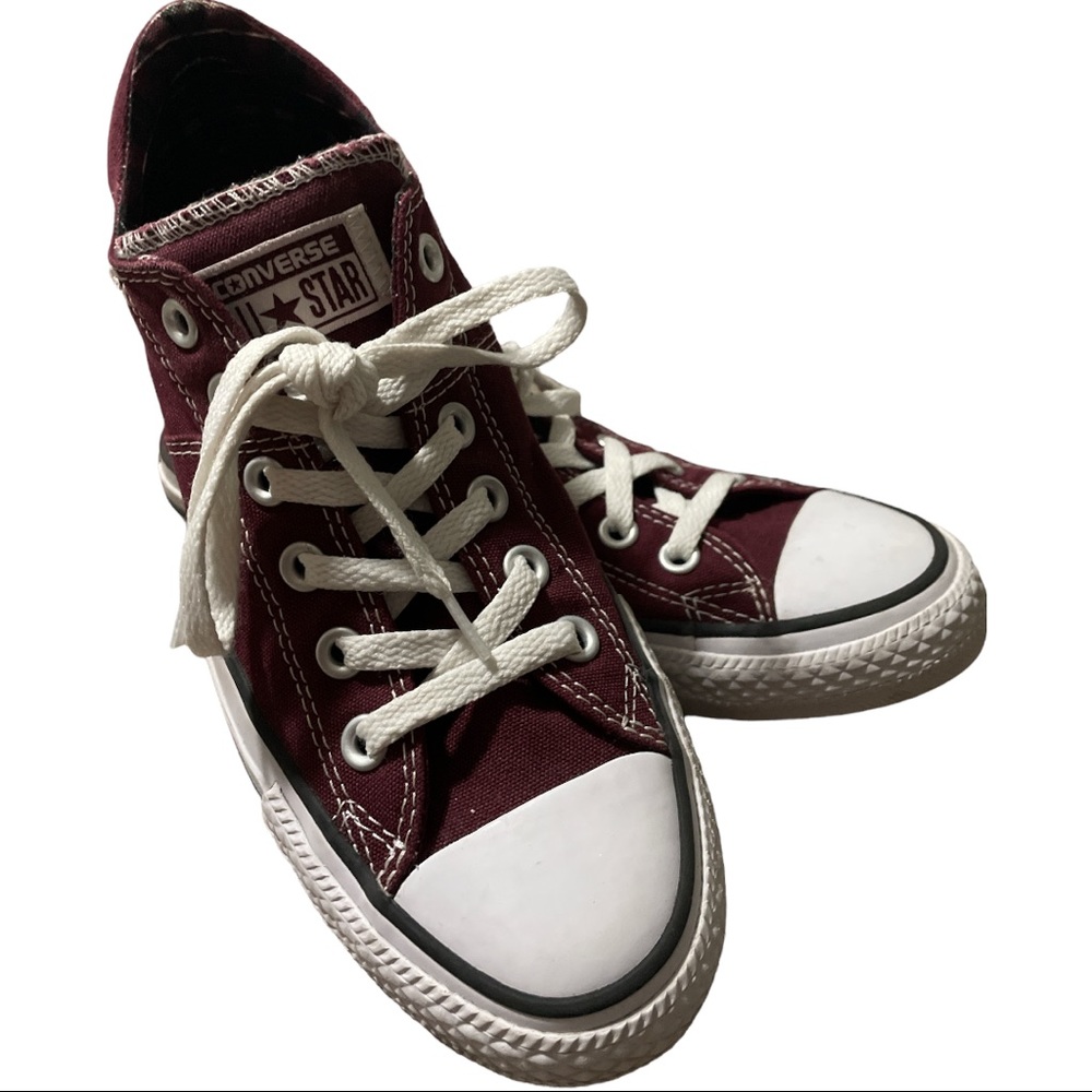 Converse Women’s Madison- maroon and plaid - like new. Size 8.5.